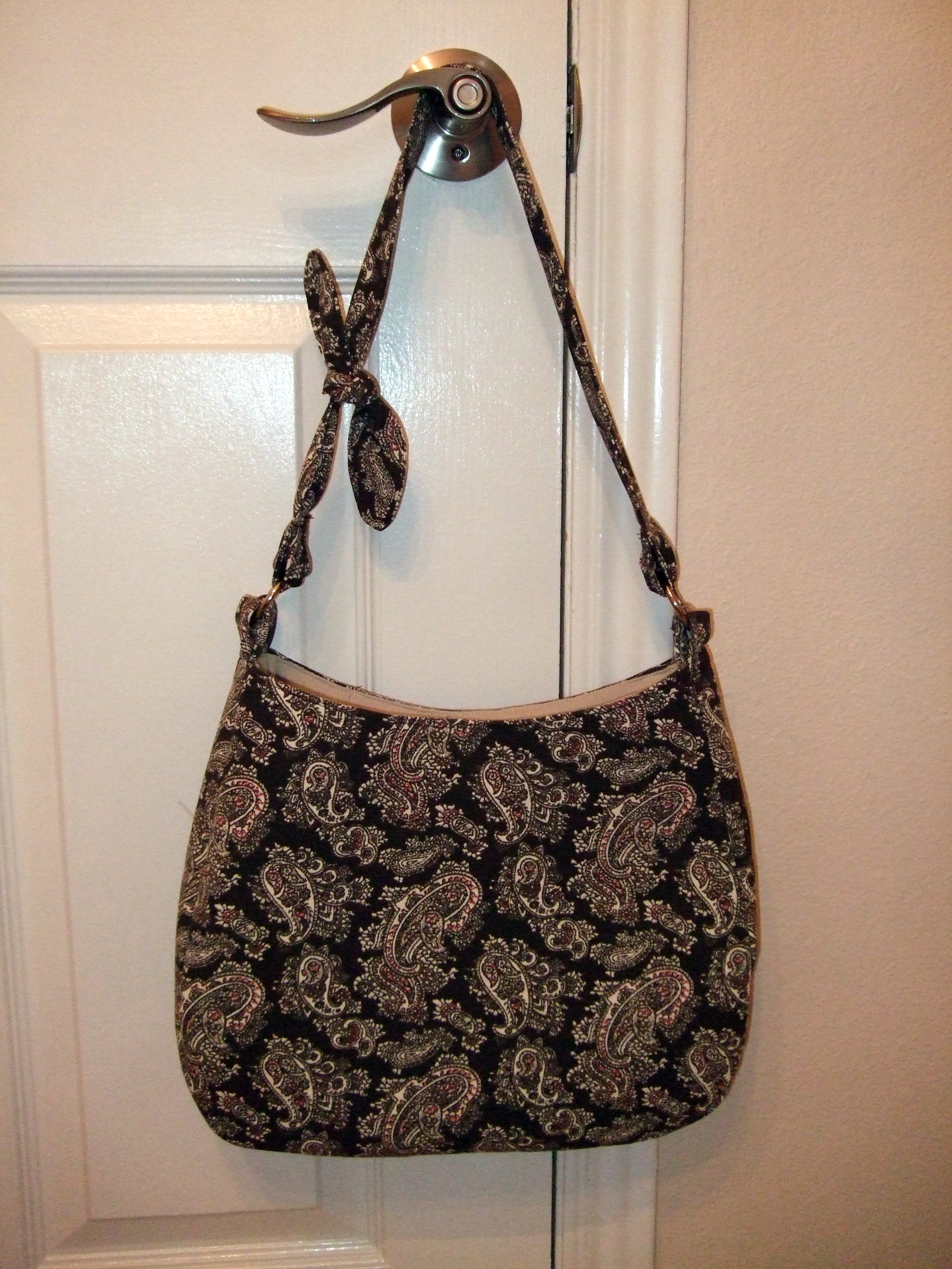 DIY Hobo bag pattern: super easy and versatile - Nana Sews and Crafts