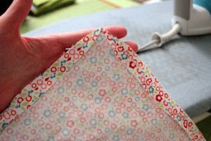 Zipper/Zip Pouch Tutorial - How to Make a Lined Zippered Pouch ...